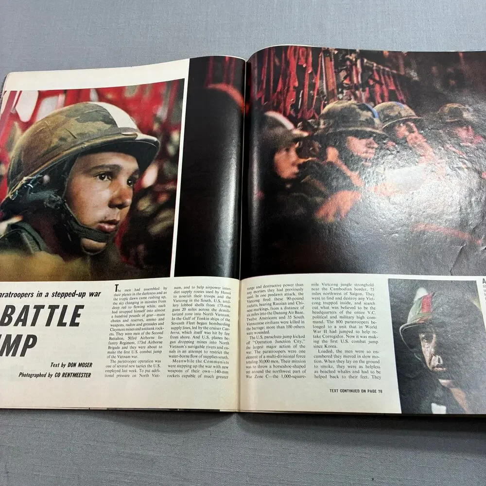 Vintage 1967 LIFE Magazine Vietnam War Paratroopers Battle Jump See Descr